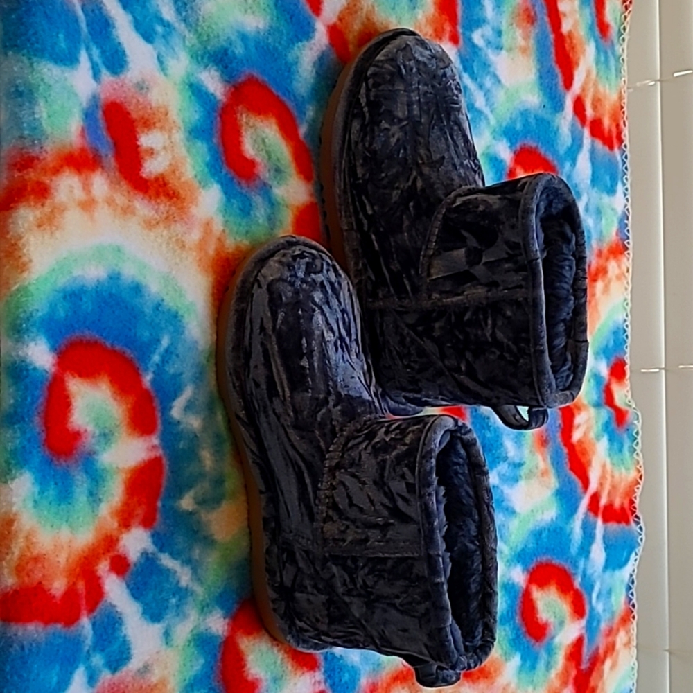 UGG BOOT